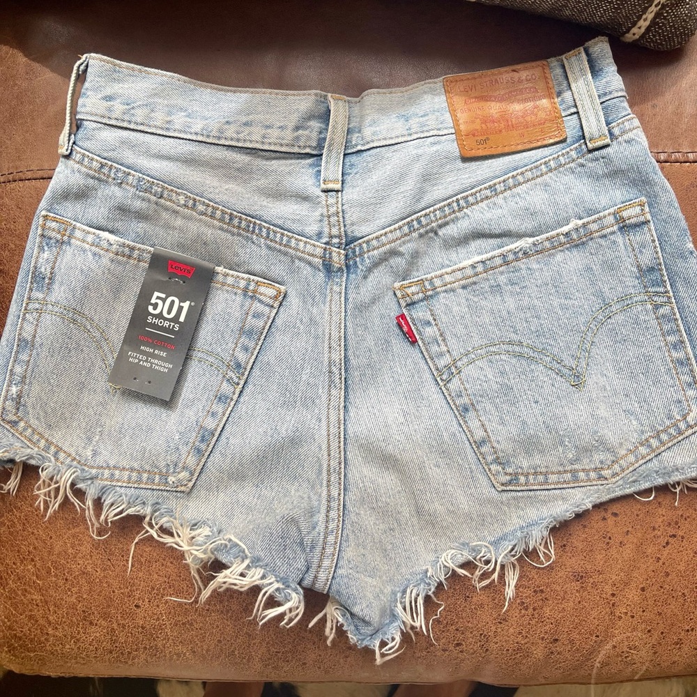 Levi's REVOLVE 501 High-Rise Distressed Jean Denim Shorts Fault Line Cut Off - Picture 7 of 7